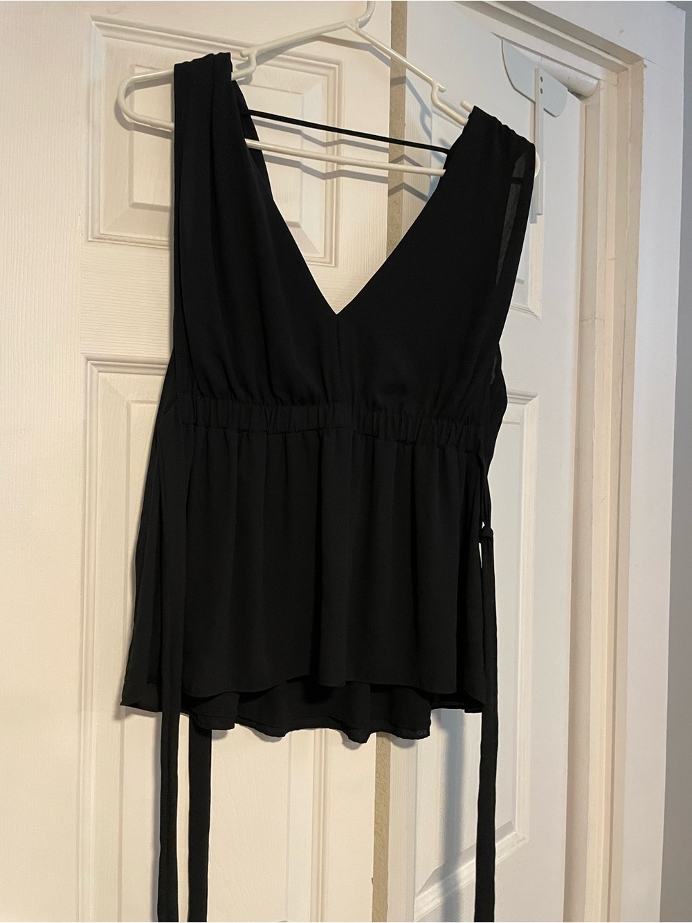 BCBGMaxAzria Black V-Neck Sleeveless Peplum Camisole